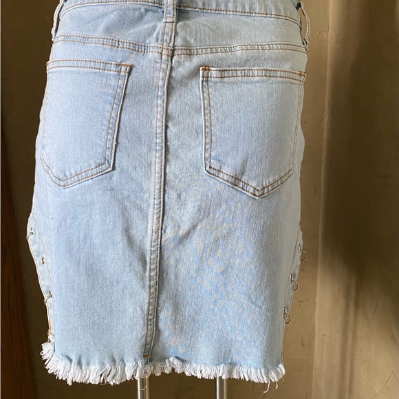 Harley Chain-Detail Denim Mini Skirt by Windsor Denim, Women’s Size M - Picture 9 of 16